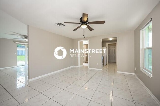 Foto del edificio - 3 Bedroom Pet-Friendly Home in Deltona, FL with Main Street Renewal