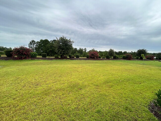 Foto del edificio - 3 bedroom, 2 bathroom single story home ne...