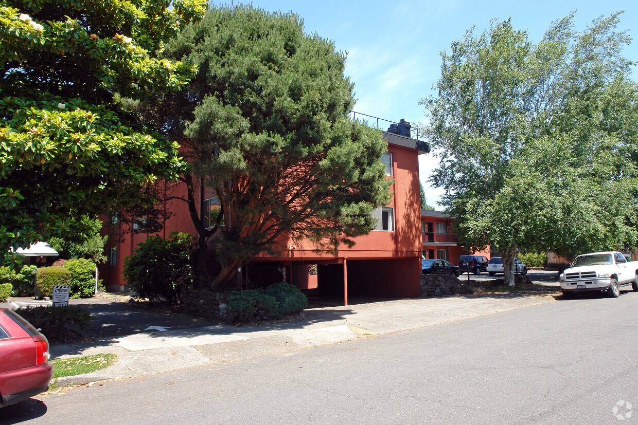 21232151 NE Halsey St, Portland, OR 97232 Apartments in Portland, OR