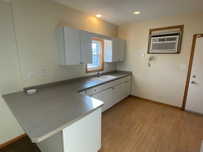 kitchen - 3006 S Wells St