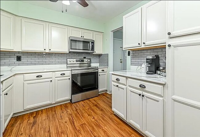 Foto del edificio - 553 Sloop Rd