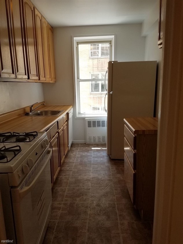 Primary Photo - 14220 Franklin Ave