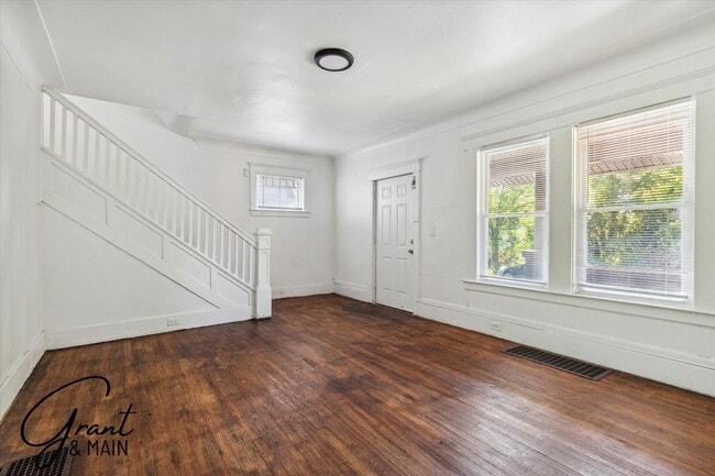 Building Photo - 326 Eason Ave
