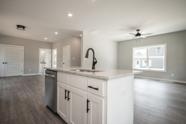 Foto del edificio - 785 Whitehall Rd