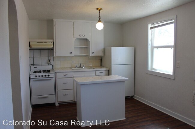 Building Photo - 2032 W Cucharras St
