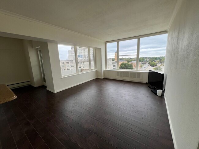 Building Photo - 718 S 7th St