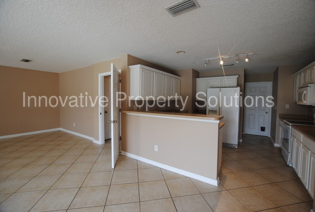 Building Photo - 12027 Autumn Sunrise Dr