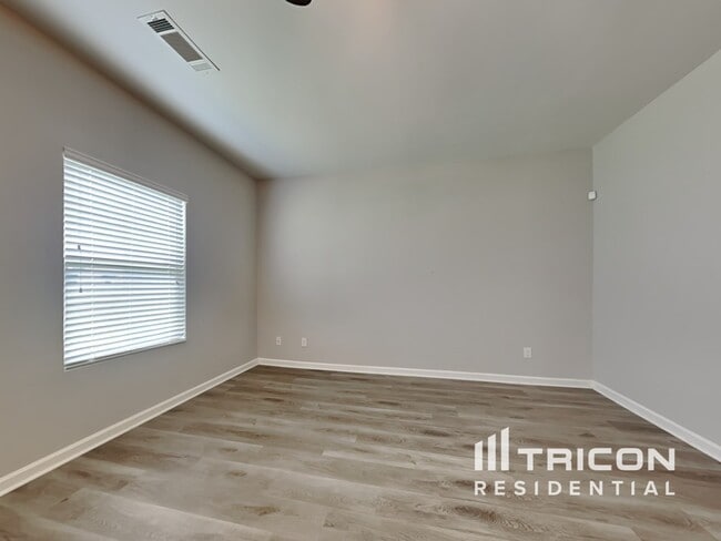Foto del edificio - 2362 Clapton Ct