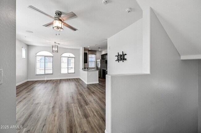 Foto del edificio - 240 W Juniper Ave