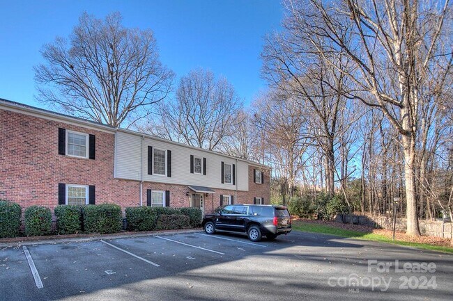 Foto del edificio - 5927 Quail Hollow Rd