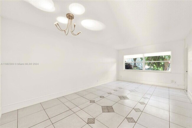 Building Photo - 5181 W Oakland Park Blvd