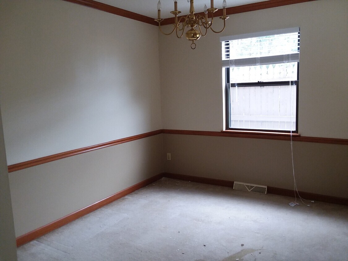 548 W New Castle St, Zelienople, PA 16063 Townhome Rentals in