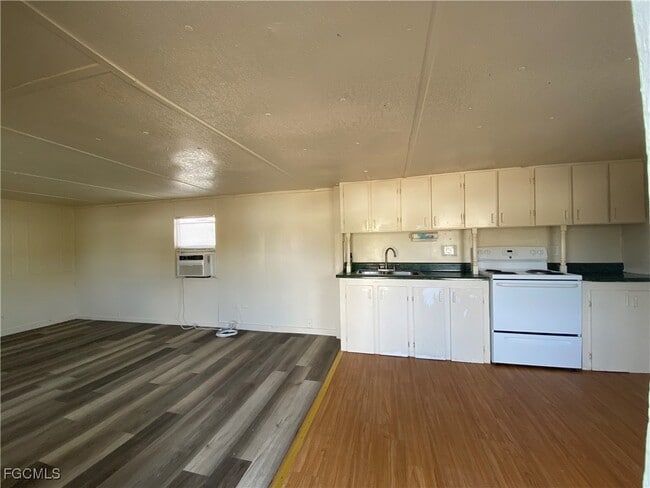 Building Photo - 7814 Breeze Dr