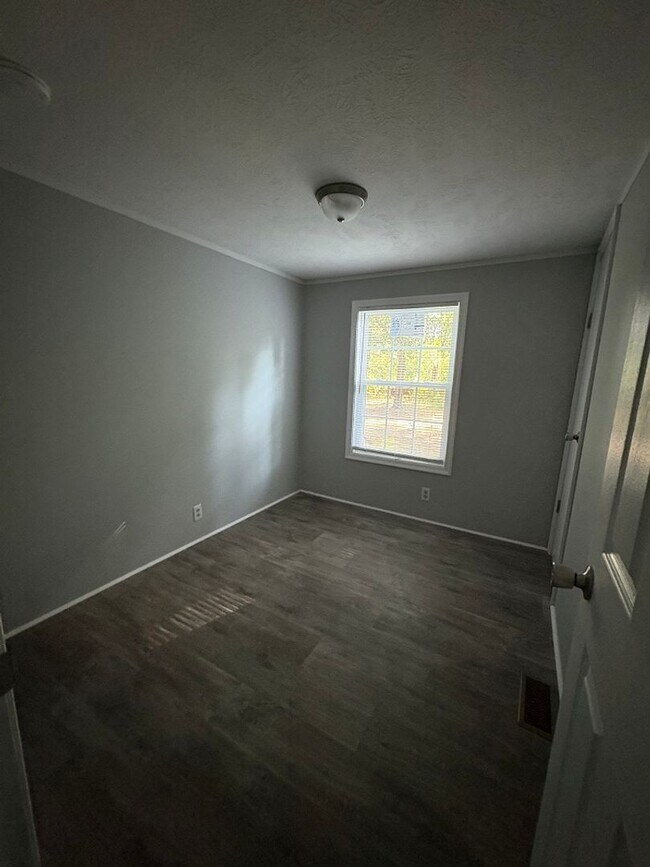 Foto del edificio - 5281 Crestline Rd