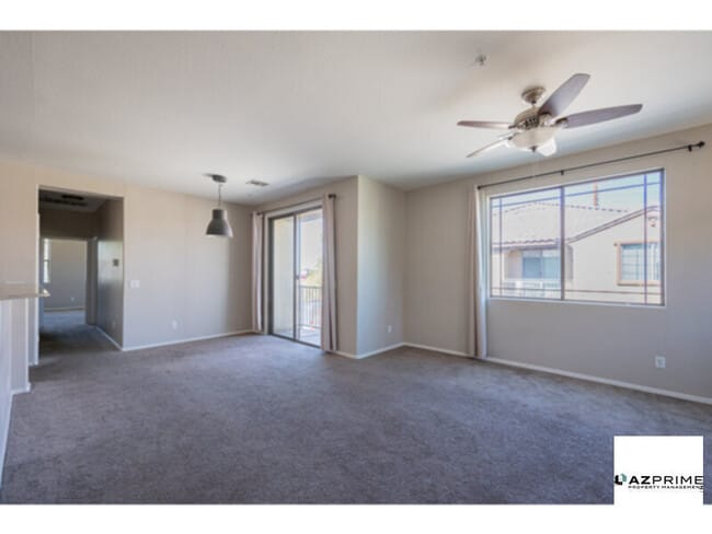 Building Photo - Modern 2/2 End Unit Townhouse - Prime Phoe...