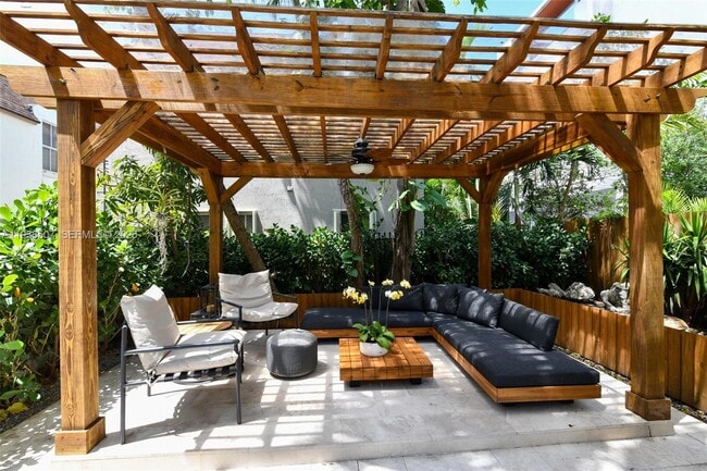 Building Photo - 2918 Bird Ave