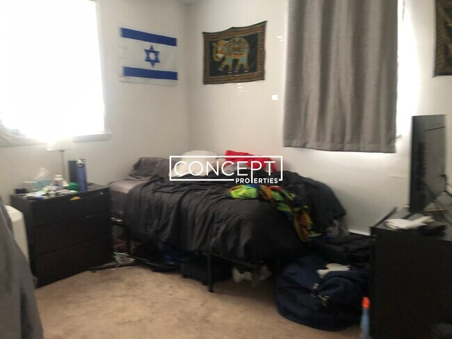 Building Photo - 50 Evergreen St