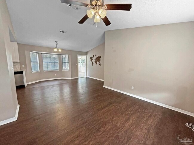 Foto del edificio - 7524 Sandy Creek Dr