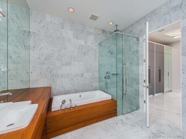 Foto del edificio - 2669 S Bayshore Dr