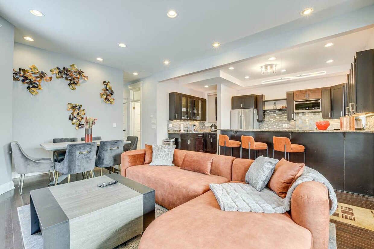 Foto principal - 2033 W Washington Blvd