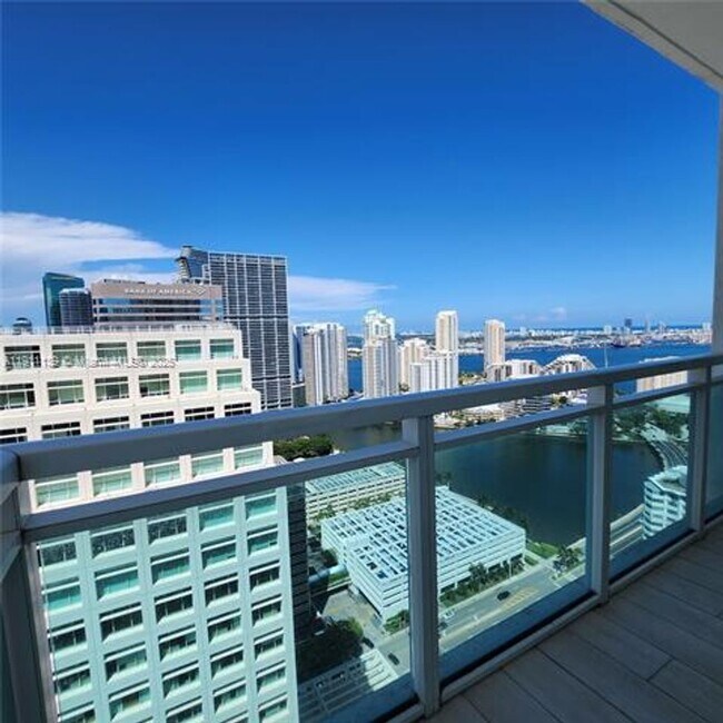 Foto del edificio - 950 Brickell Bay Dr