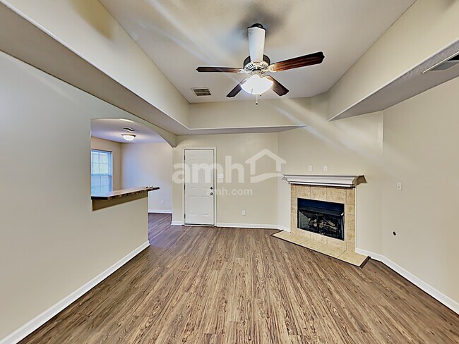 Foto del edificio - 7406 Crayton Ridge