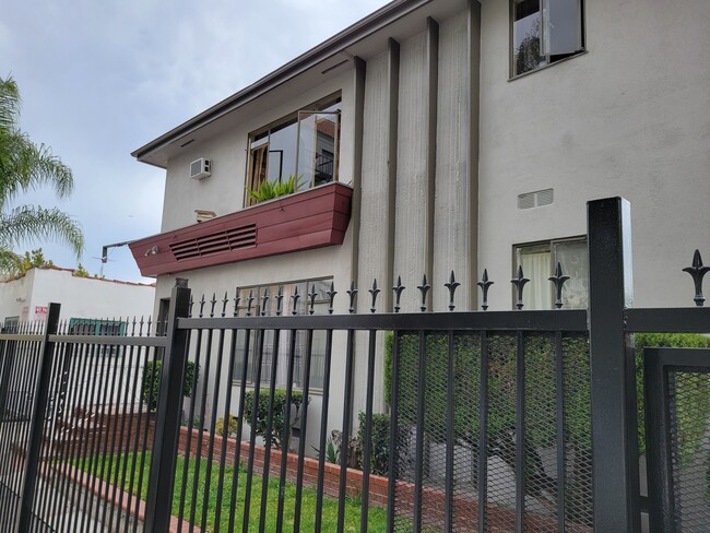 Foto del edificio - 1153 Lillian Way