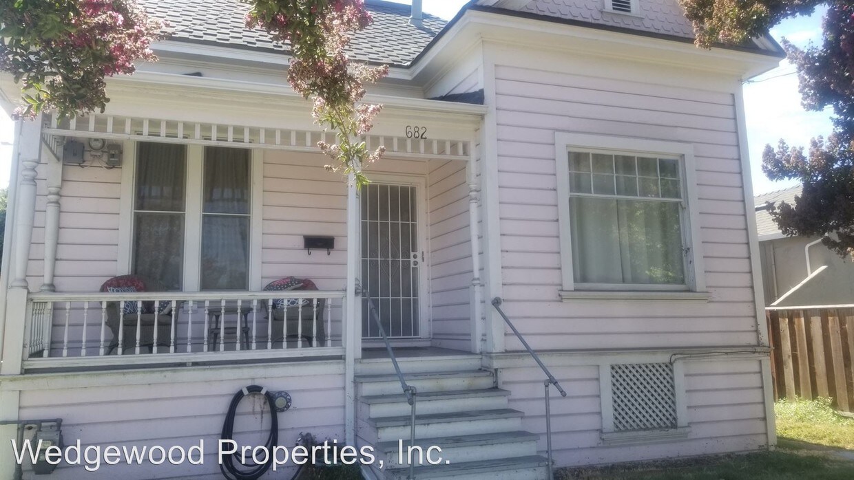 Primary Photo - 2 br, 1 bath House - 682 E. Julian Street