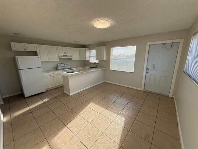 Foto del edificio - 1235 W River Dr
