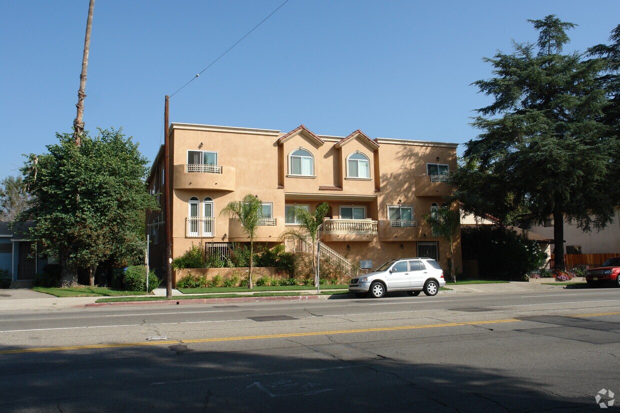 Foto del edificio - 5750 Woodman Ave