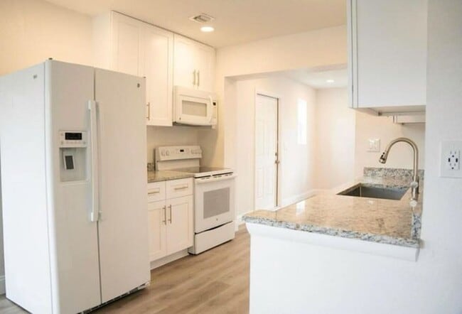 Foto del edificio - 2317 NW 15th Ct