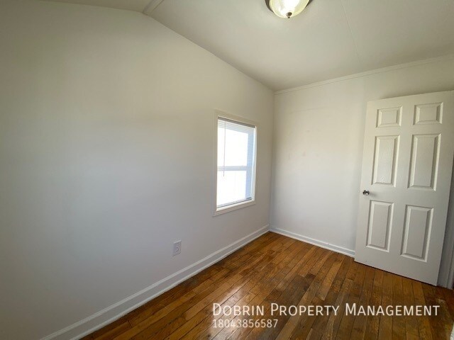 Building Photo - 527 Fritz St