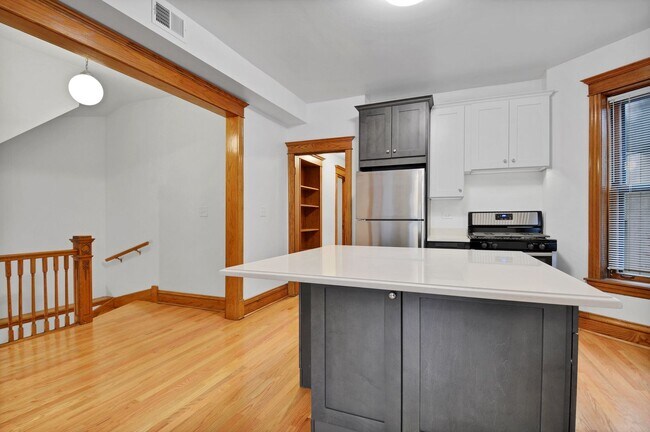 Building Photo - 1826 W Patterson Ave