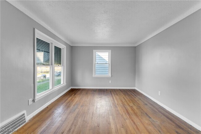 Foto del edificio - 12605 Hirst Ave