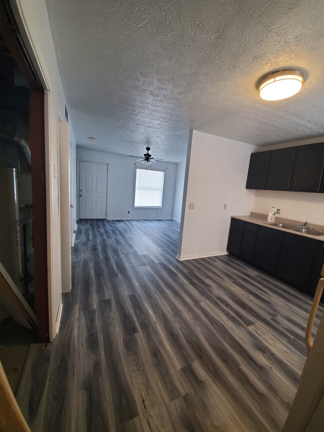 Foto del edificio - 2330 N Ridge Rd