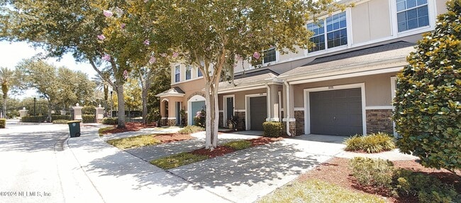 Building Photo - 5976 Pavilion Dr