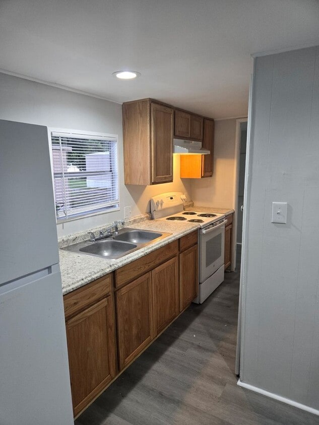 Building Photo - Adorable 2 bedroom 1 bedroom manufactured ...