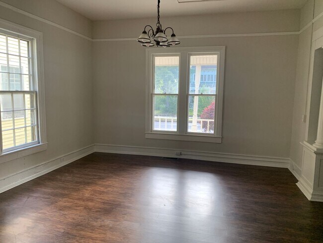 Foto del edificio - 816 Maple Ave SW