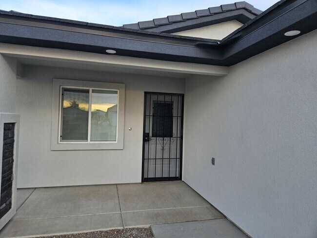 Foto del edificio - Beautiful and Affordable 2 bed/2 bath Single Family Home in BHC!