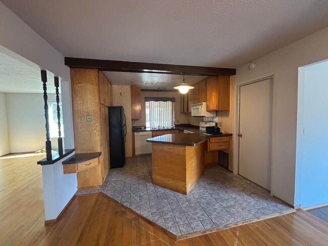 Foto del edificio - Central Roseville 3 Bedroom 2 Bath, Separa...