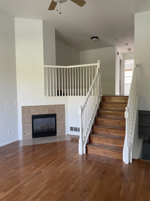 Foto del edificio - 717 River Park Village Blvd