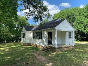 Building Photo - 2036 Overhill Dr