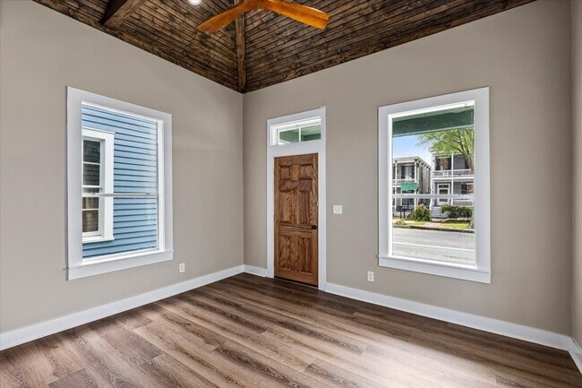 Foto del edificio - 1724 Winnie St