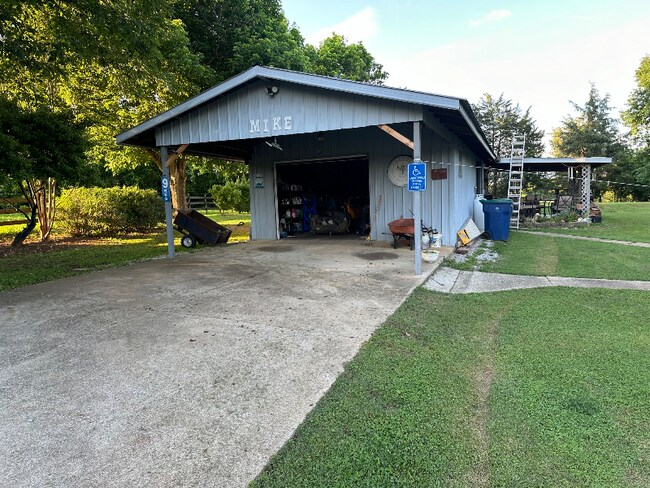 Building Photo - 40 N Riverwood Rd