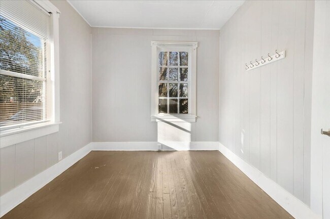 Foto del edificio - 1708 Lennox Ct