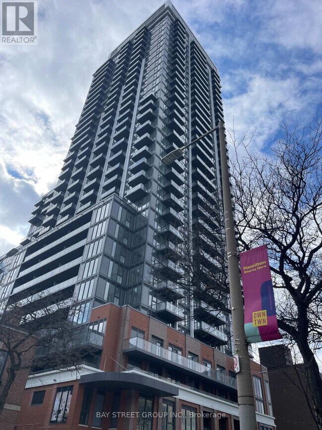 Photo du bâtiment - 75 James St S