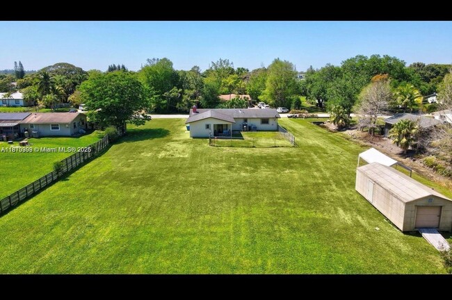 Foto del edificio - 6160 SW 188th Ave