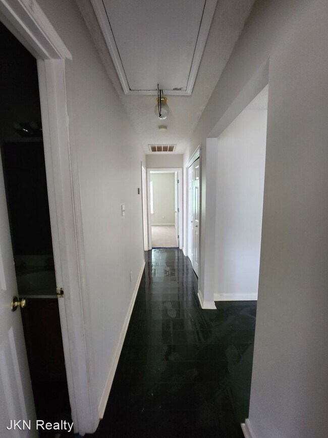 Foto del edificio - 3 br, 1 bath House - 3000 Fairglen Road