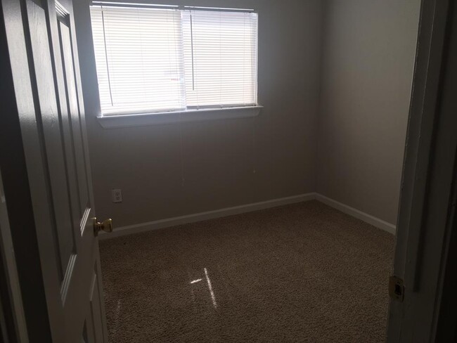 Building Photo - 8738 Parkway Forest Dr