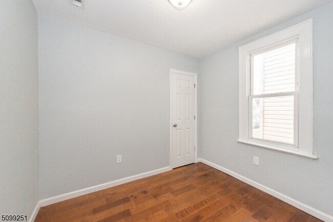 Building Photo - 425 S 16th St